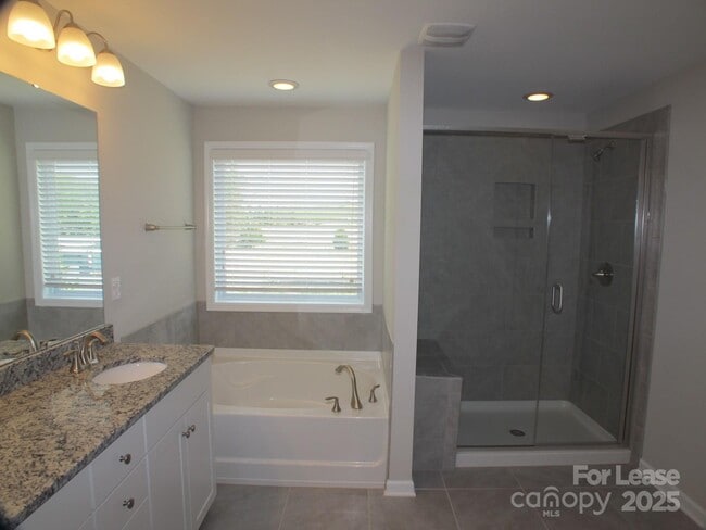 Building Photo - 1413 Bramblewood Dr