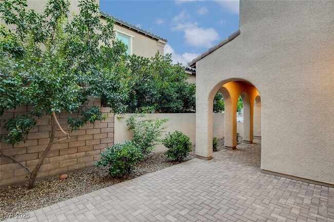 Building Photo - 12217 Nasino Ave