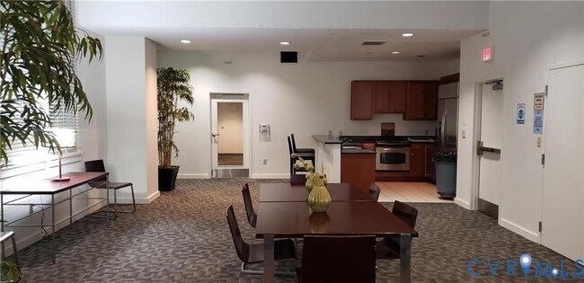 Building Photo - 230 N 6th St