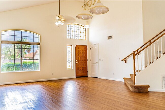 Building Photo - Stunning 4 Bedroom/2.5 Bath Home In Phoeni...