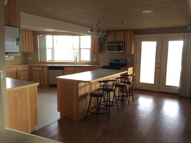 Building Photo - 460 W Briar Dr