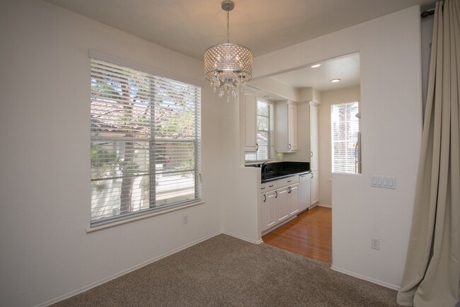 Building Photo - Beautiful Upstairs 2bd/2bth Condo in Carme...