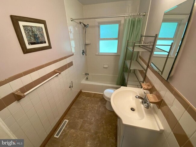 Building Photo - 802 Payton Dr