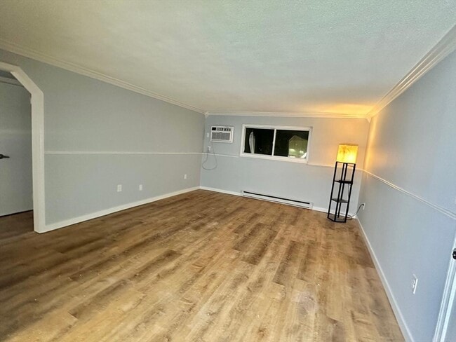 Building Photo - 4 Hazelwood Ave