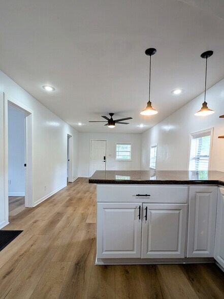 Building Photo - 520 48th St S