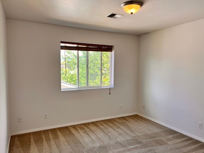 Building Photo - 1918 S 5th St W