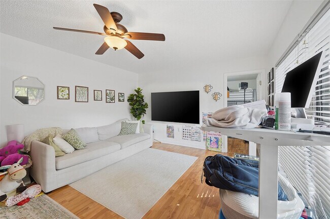 Building Photo - 9142 SW 23rd St