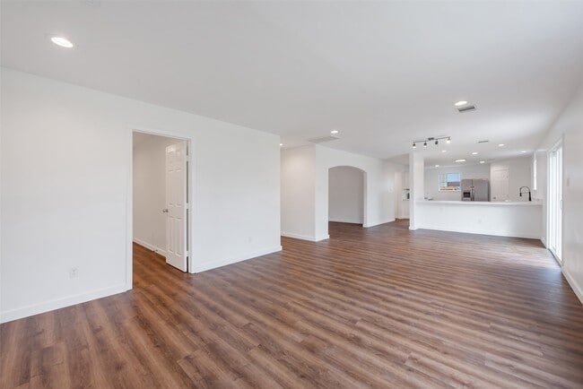 Building Photo - 11703 N Perry Ave