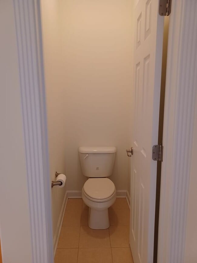 Building Photo - Spacious 4 Bedroom in Chics Beach