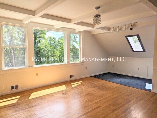 Primary Photo - 54 Penobscot St