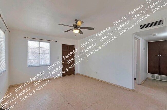 Building Photo - 219 W 28th St