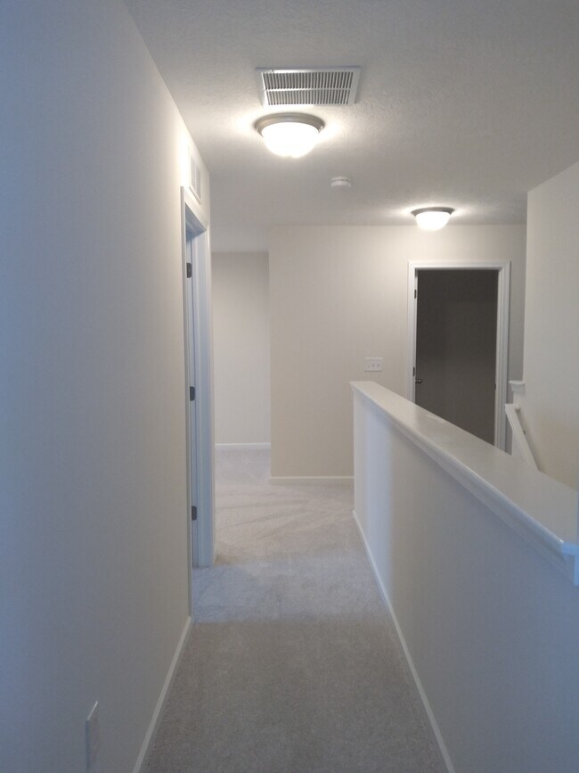 Building Photo - 410 Cottontail Ct