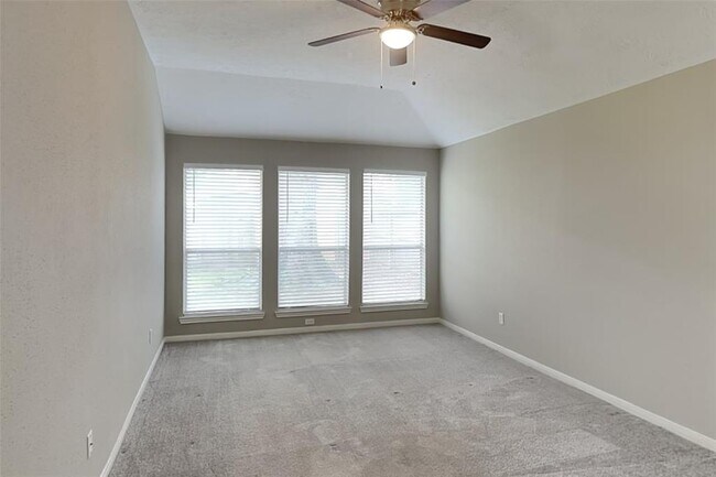 Building Photo - 8514 Greenleaf Lake Dr