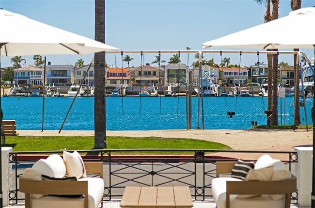 Building Photo - 2401 Bayshore Dr