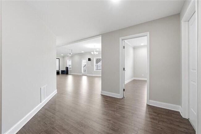 Building Photo - 304 Cochin Dr