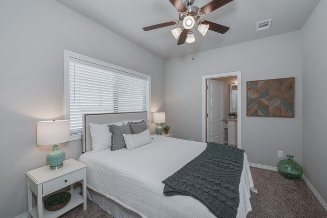 Building Photo - 4009 Oaklawn St