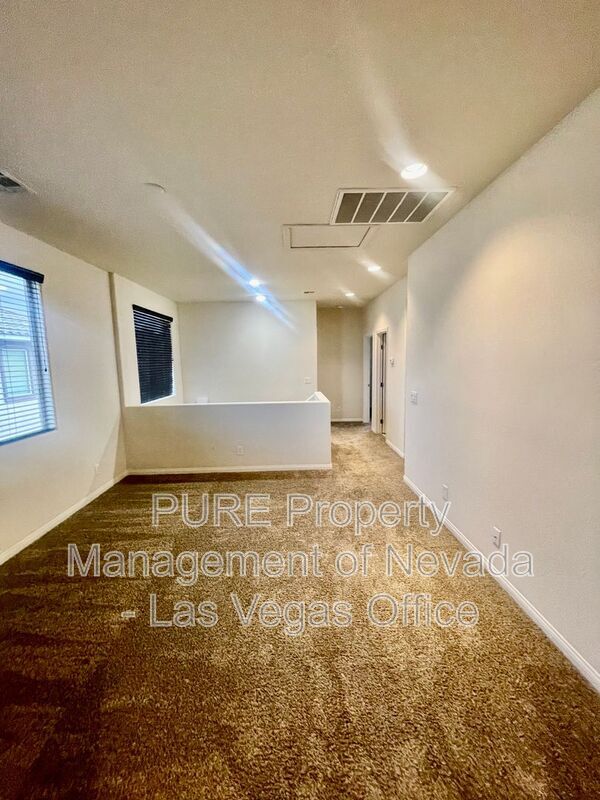 Building Photo - 117 Castle Course Ave