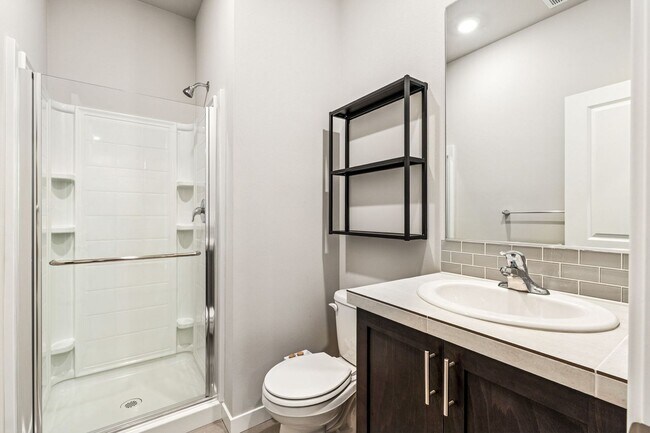 Building Photo - Modern 5-Bedroom, 3 bath home in Port Orchards Stetson Heights Neighborhood