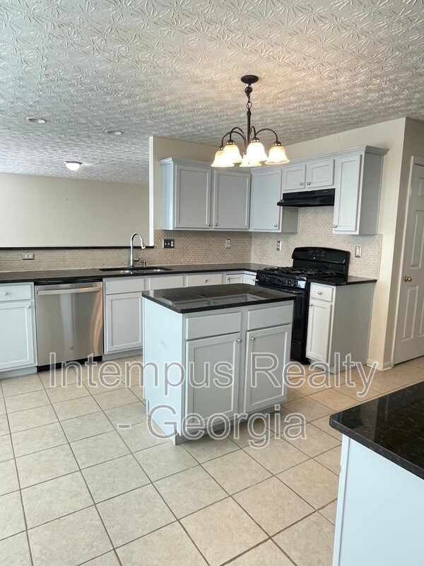 Building Photo - 2054 Pierce Way