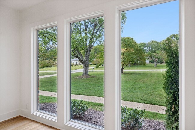 Building Photo - Completely renovated ranch 4BR/4BA ranch h...