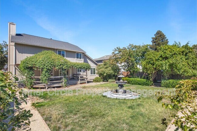 Building Photo - 512 Bluerock Dr