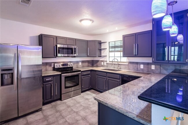 Building Photo - 803 Happy Haven Rd