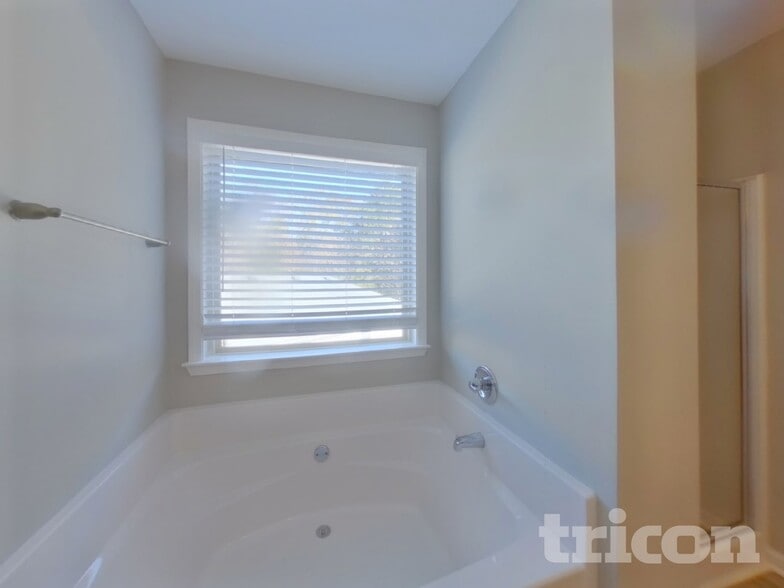 Building Photo - 148 Centerra Springs Dr