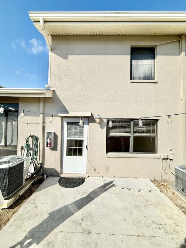 Building Photo - 2131 Ridge Rd S