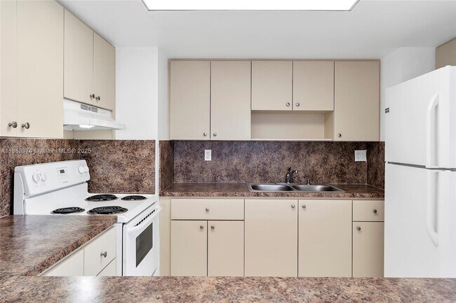 Building Photo - 3945 SW 89th Ave