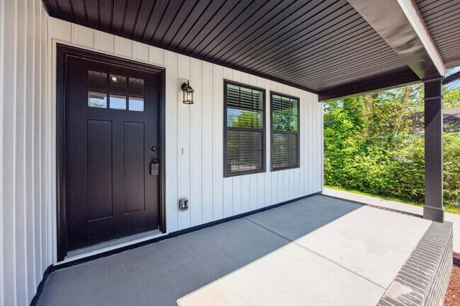 Building Photo - 206 Ross Ave