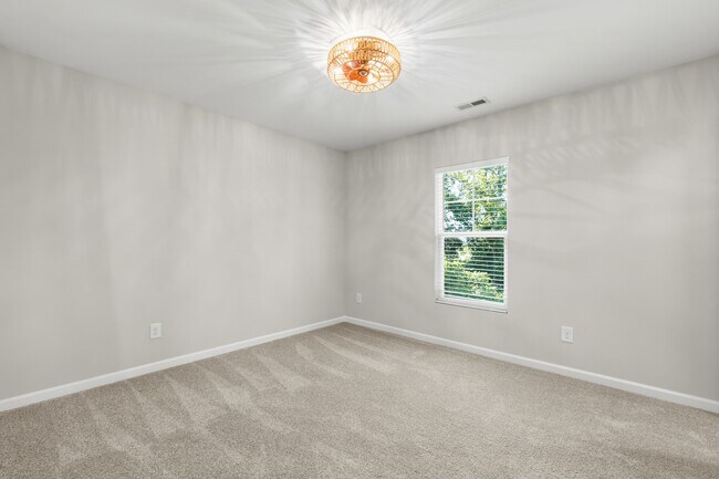 Building Photo - 240 E Quailwood Dr