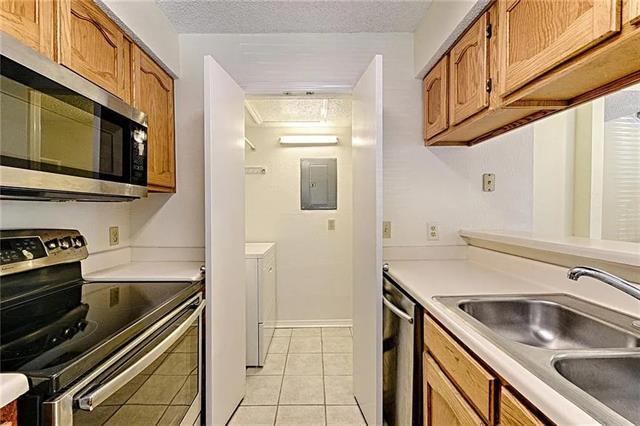 Building Photo - 1473 Meadowood Village Dr