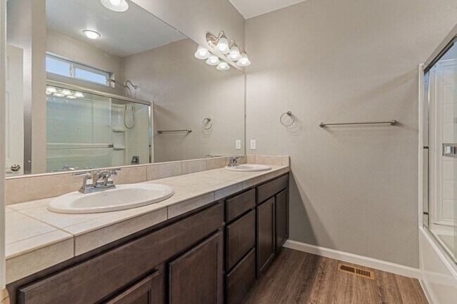Building Photo - Trailer Parking, Newer house with Low main...