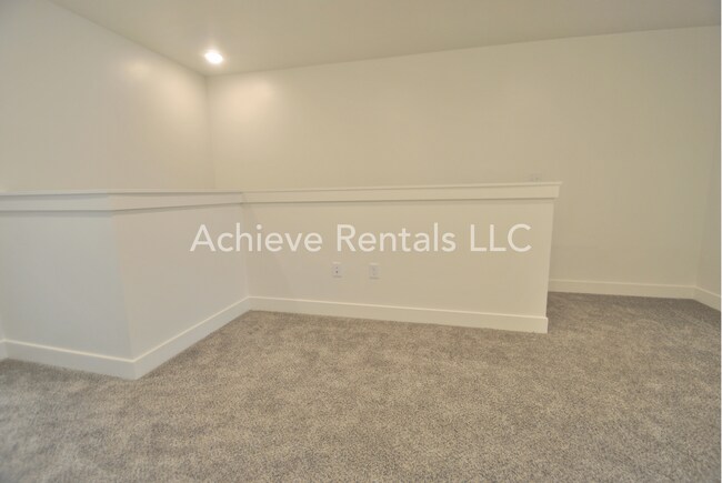 Building Photo - Beautiful 3 Bed Townhome in Nibley with pool!