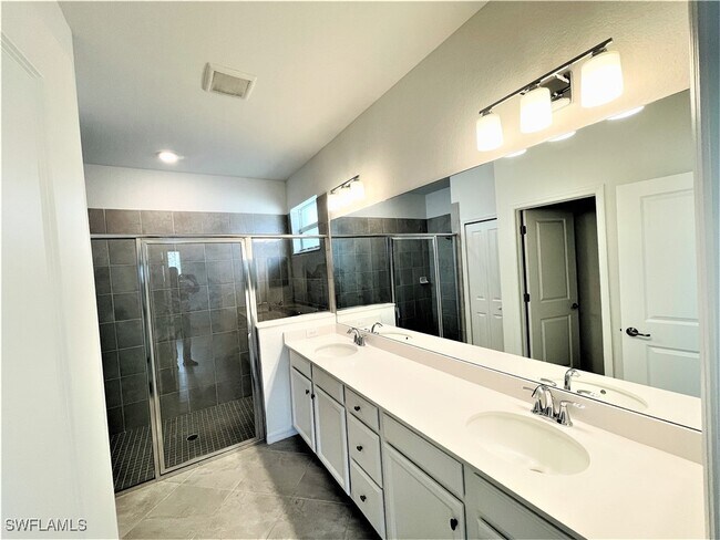 Building Photo - 2611 Scarlet Wy