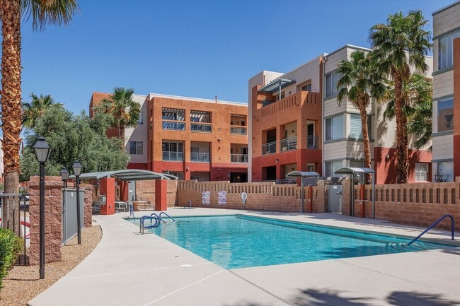 Building Photo - Sought after Park Avenue Condominiums/Top Floor Three Bedroom