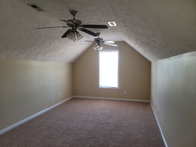 Building Photo - NEW LISTING- 3 bd/ 2 ba located MINUTES from Fort Bragg! Quiet Neighborhood!