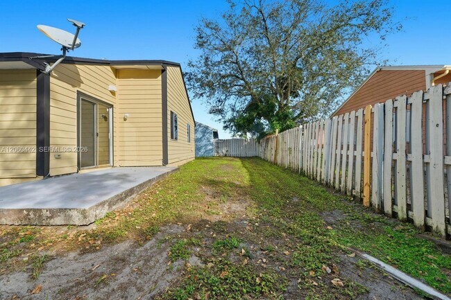 Building Photo - 8666 SW 14th St