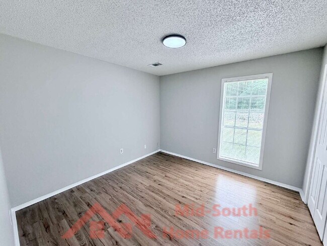 Building Photo - 4011 Double Tree St