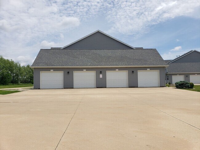 Building Photo - 3030 E Stillwater Landing