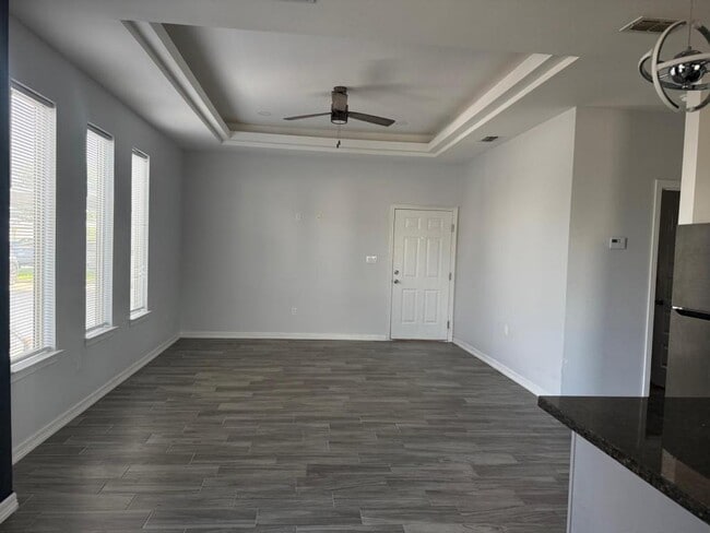 Building Photo - 3921 Las Vistas Ln