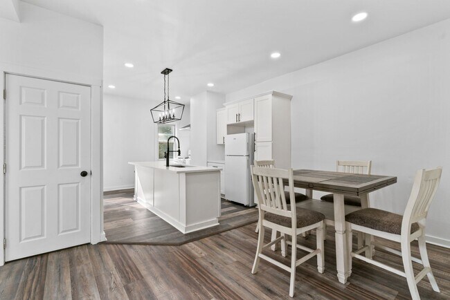 Building Photo - 721 Boggs Ave