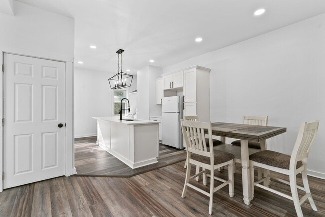 Building Photo - Furnished 4 bed, 2 bath home in Mt. Washington available now!