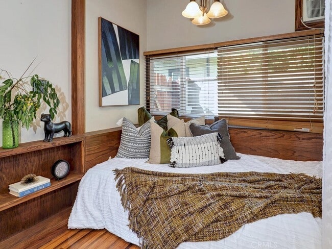 Building Photo - 229 Jacaranda Pl