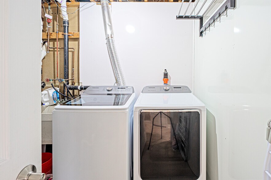 Building Photo - 9705 Locust Hill Dr