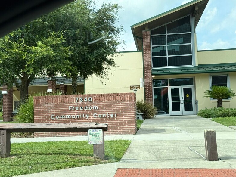 Building Photo - 4304 SW 70th Terrace