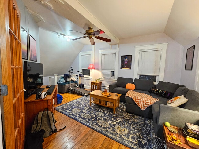 Building Photo - 204 Broad St