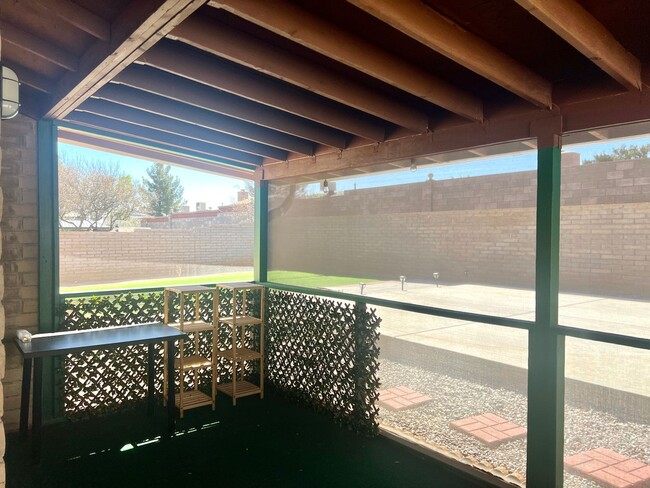 Building Photo - 1310 E Buckhorn Dr