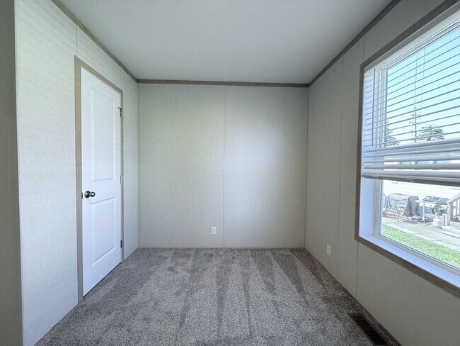 Building Photo - 52963 N Yorktown Ct