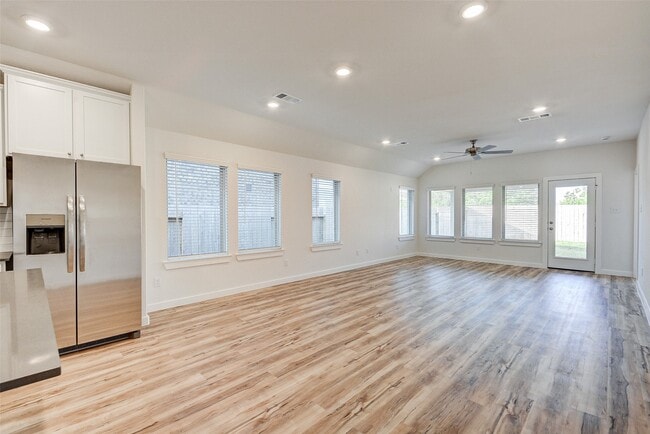 Building Photo - 31119 Myers Hvn Ln